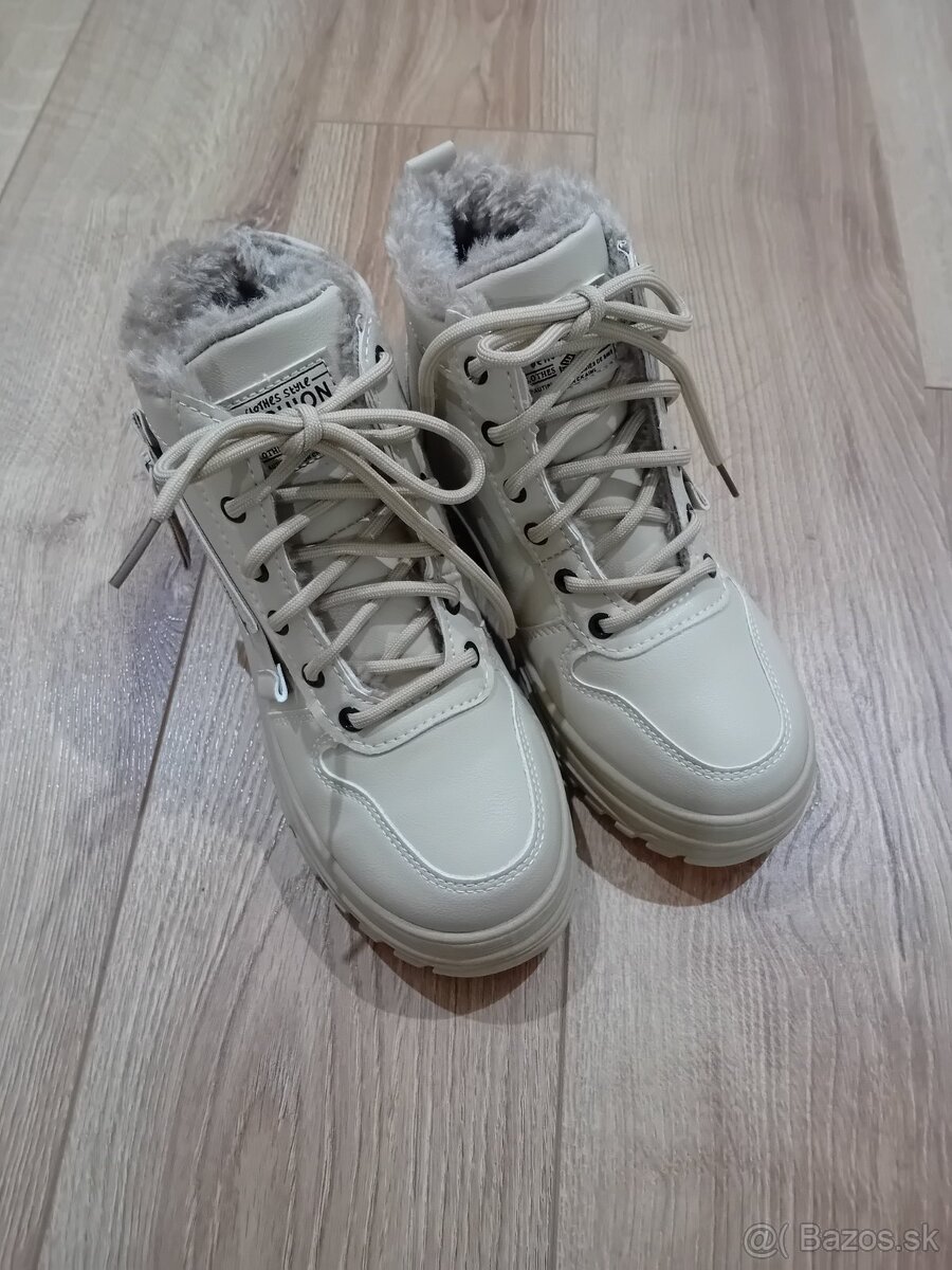 Dievčenské zimné čižmy, velk. 35