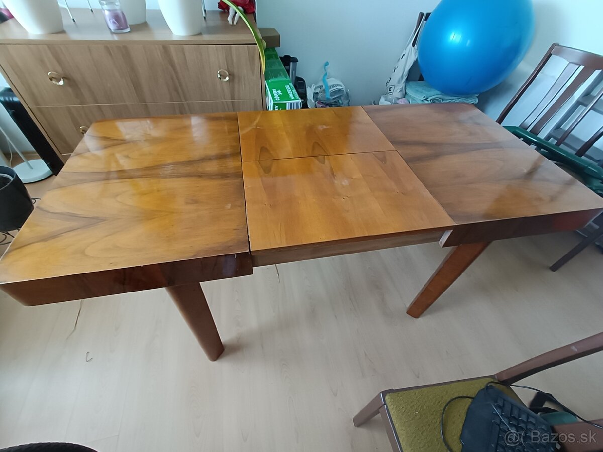 Rozkladací stôl + 6 stoličiek