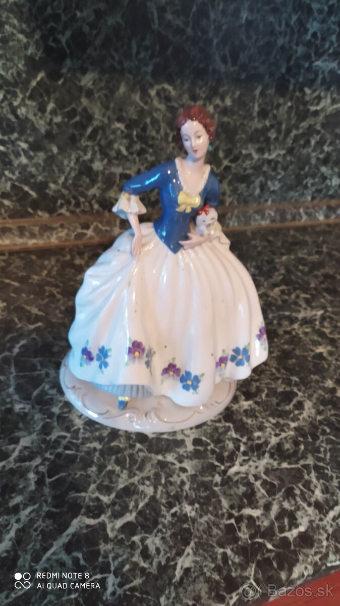 Royal dux soška- dáma so psíkom