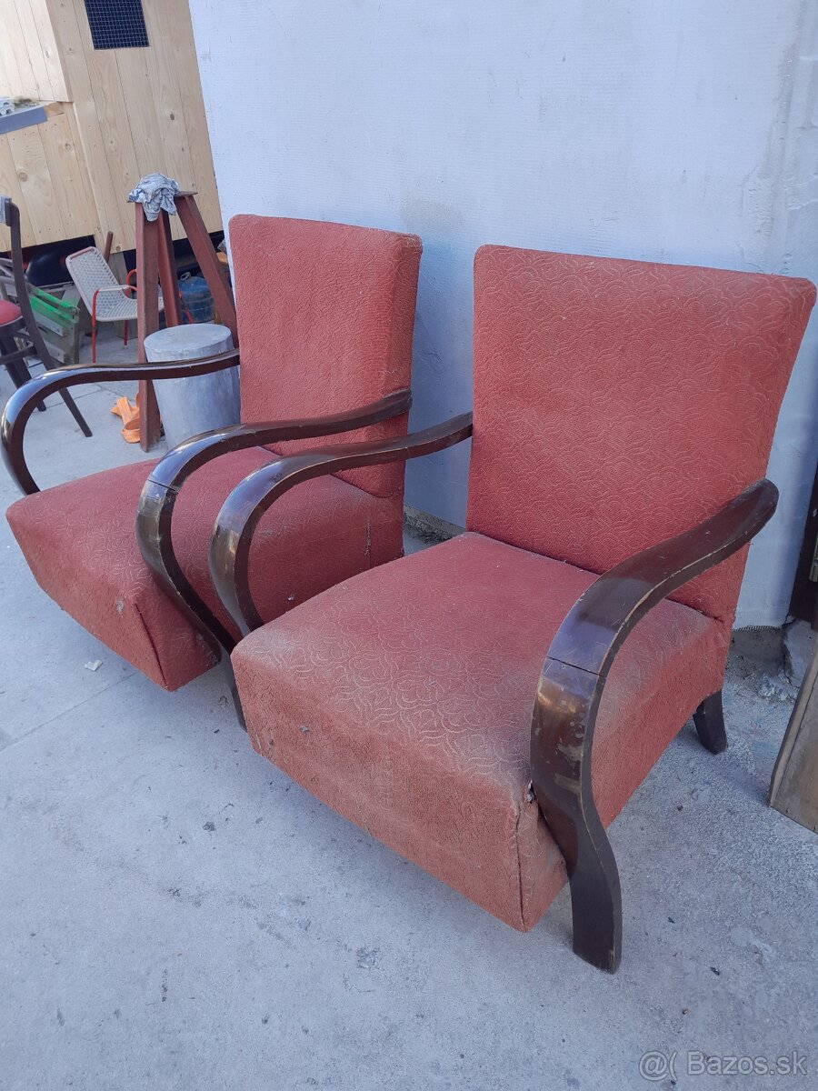 Predám dve kreslá v peknom štýle