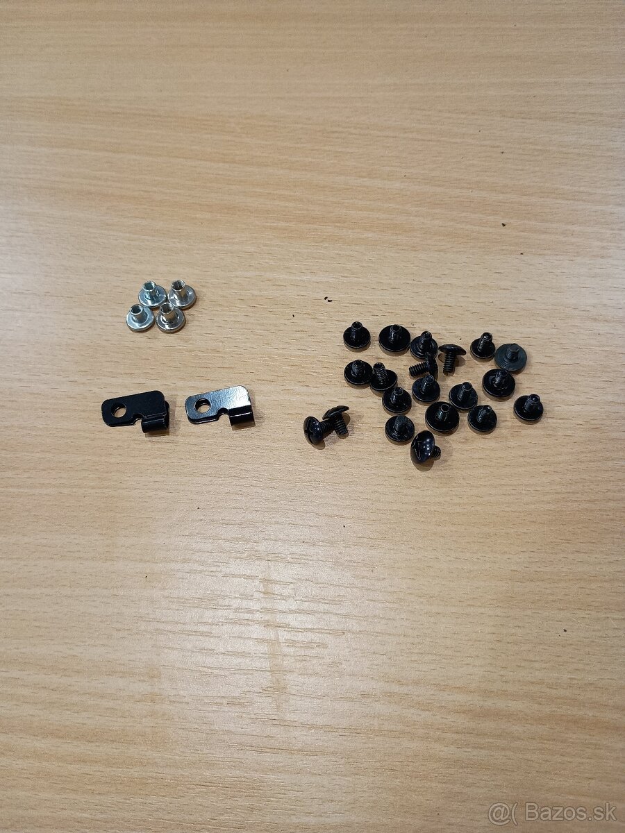 Náhradné súčiastky na prilbu