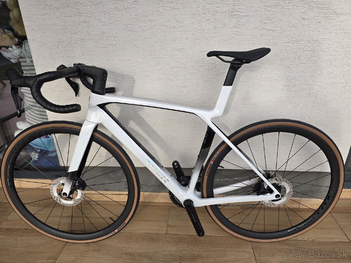 Trek Madone SL 6 Gen 8 - 2025