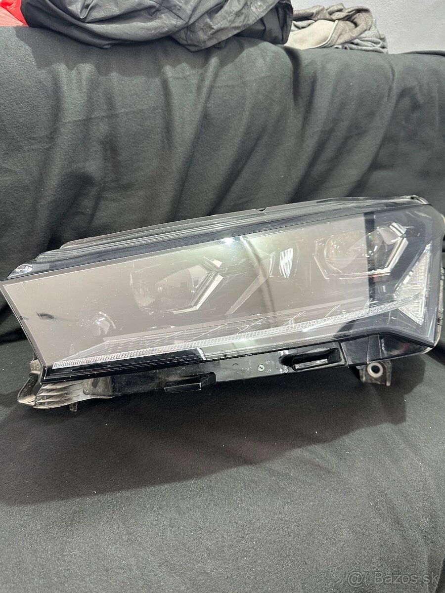 Škoda crystal lighting full led svetlo enyaq