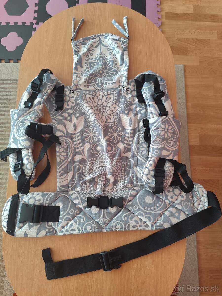 Belenka erognomicky, rastuci nosic od 3kg