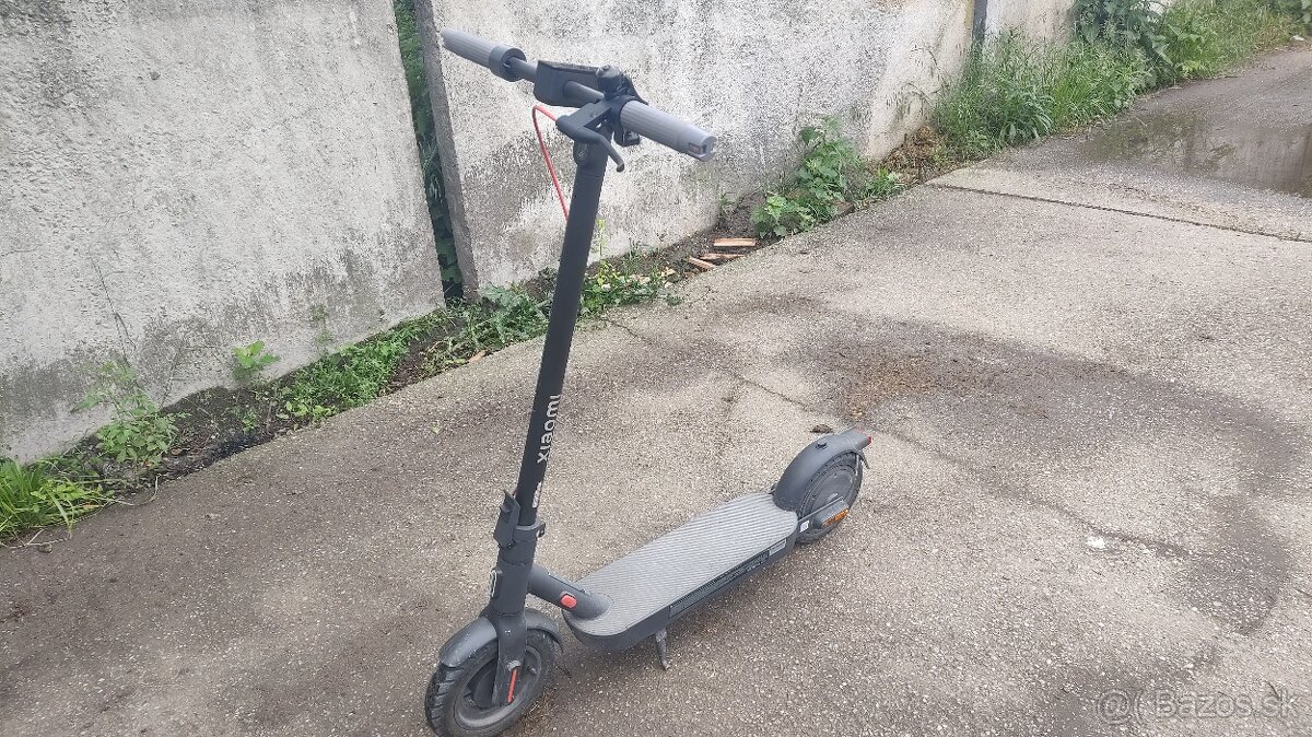 Predám kolobežku Xiaomi 4 Pro 2 gen