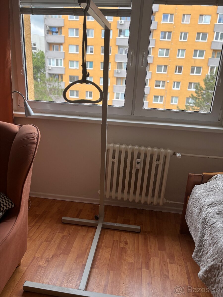 Zdvíhač postelí, šibenica, zdvíhacia pomôcka s troj