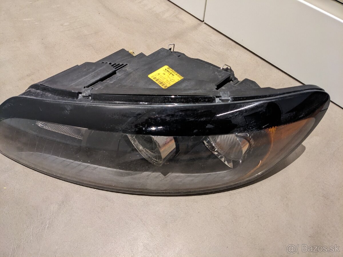 Predný svetlomet Volvo C30 H7