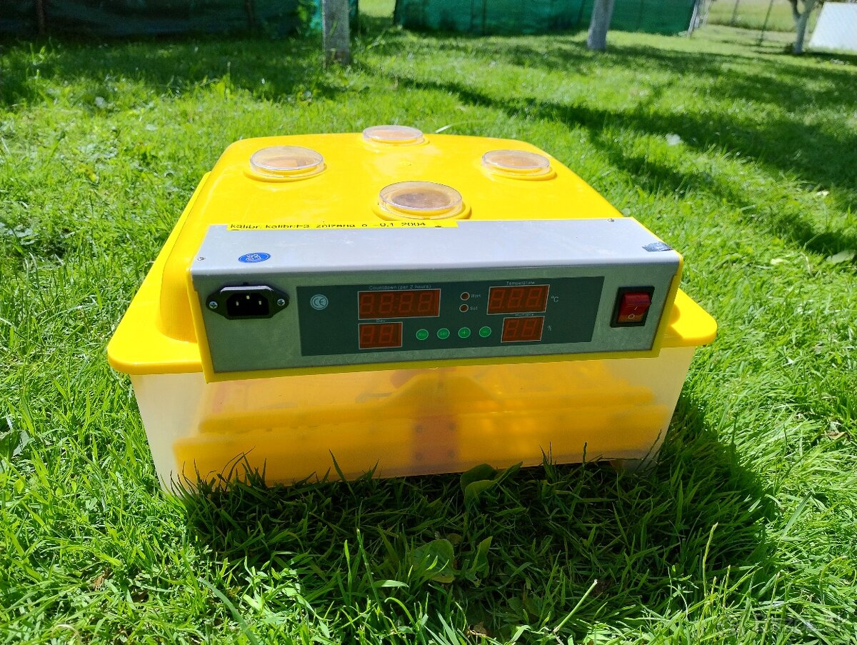 Plneautomatická liaheň na 48 vajec