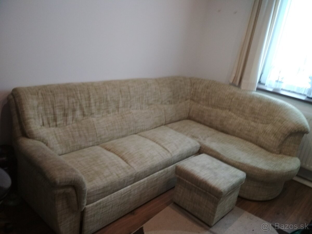 Sedačka s taburetkou