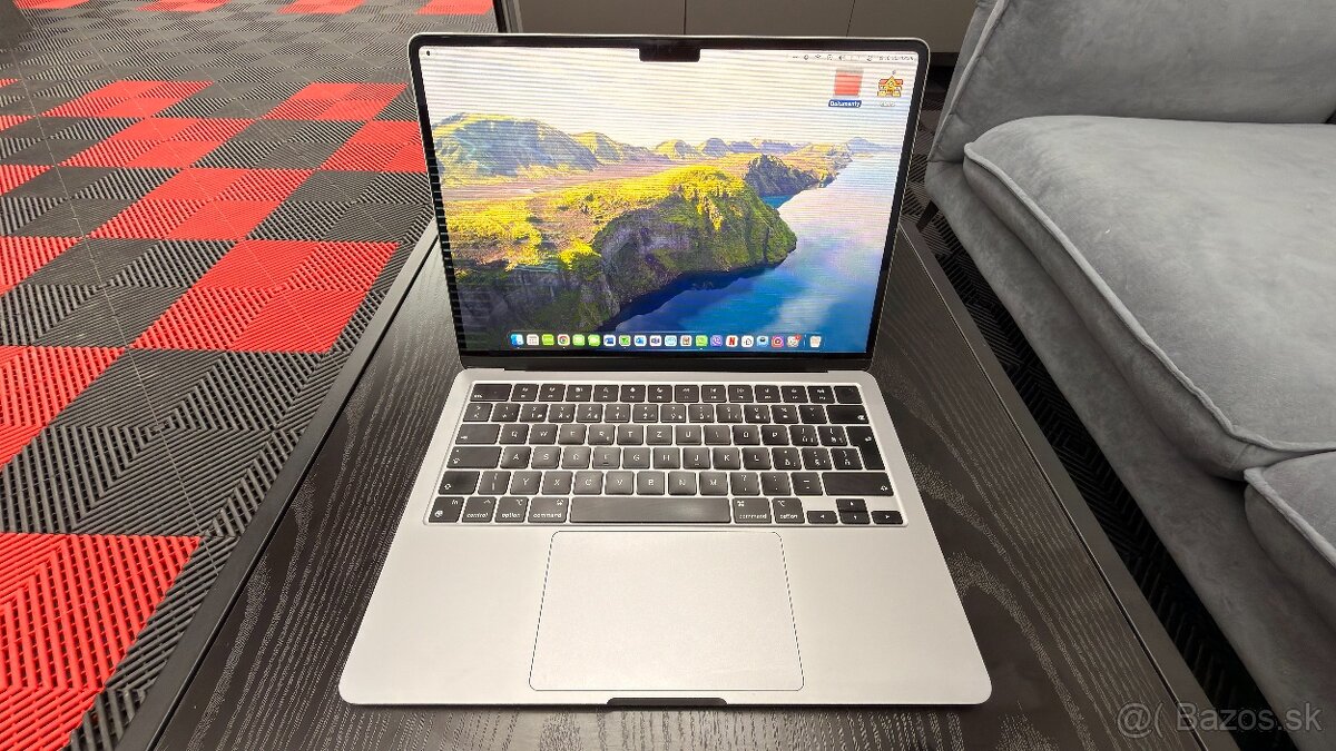 Predám Macbook Air M2 16GB RAM, 512SSD, vadný dislej