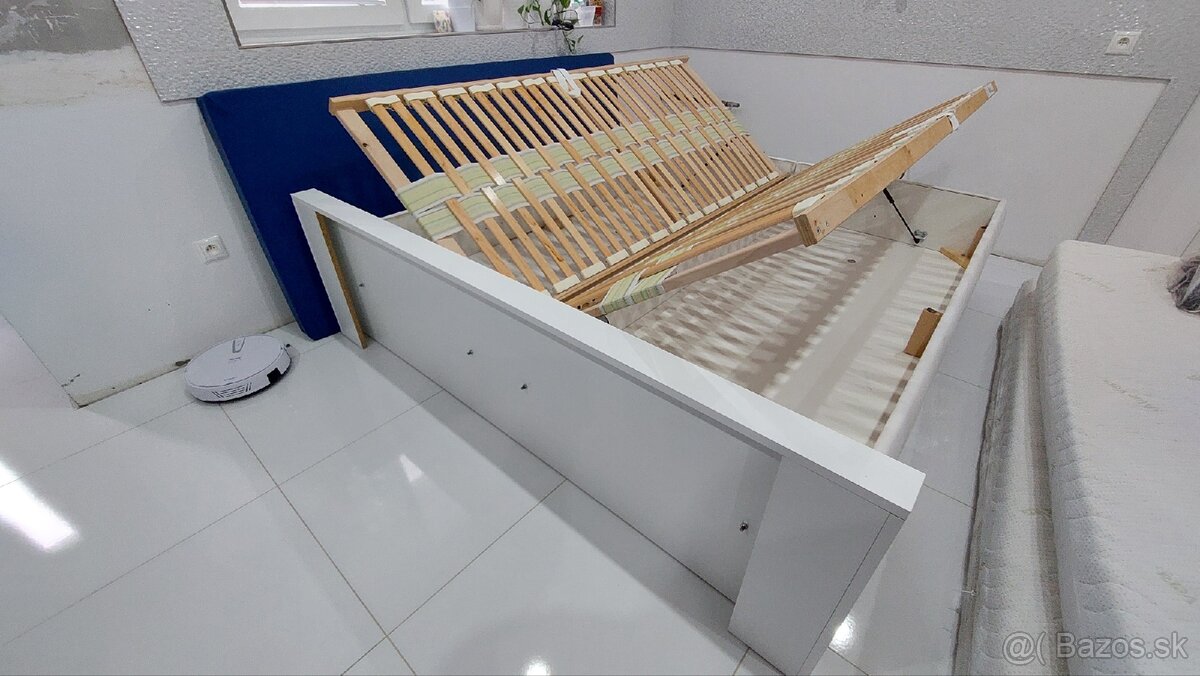 Predám posteľný rám + matrace grátis 200x180