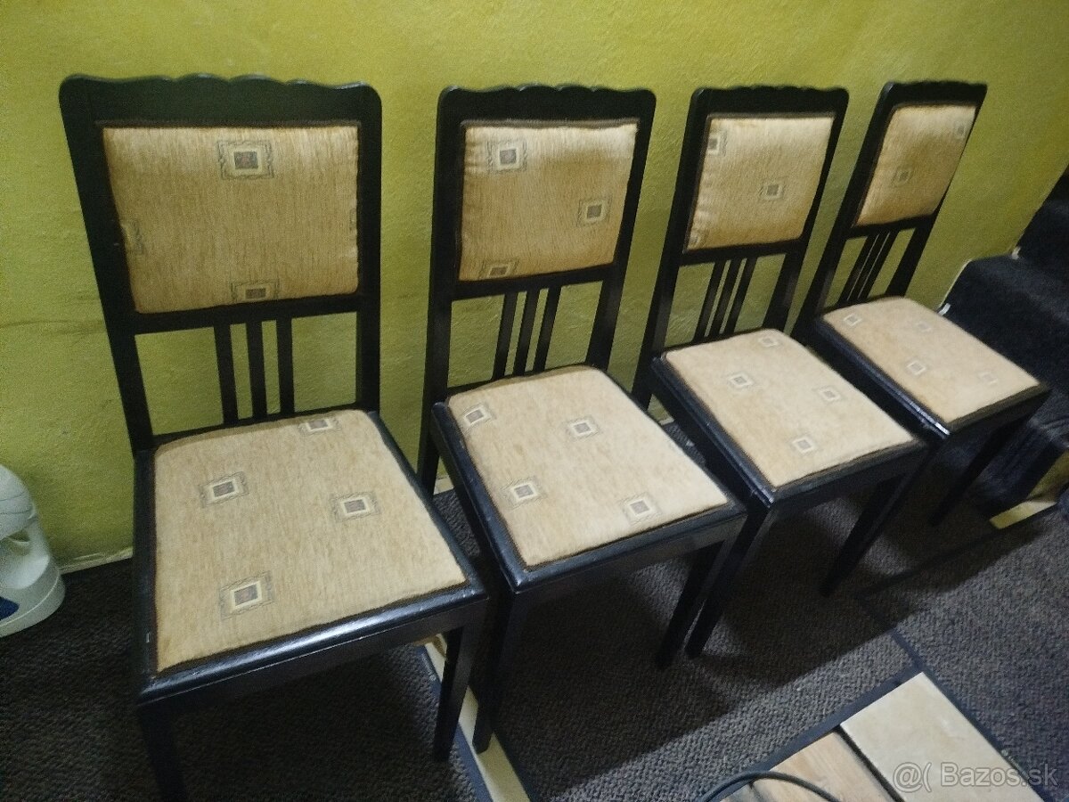 Jedálenské stoličky 4 ks predám.