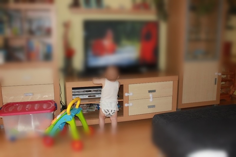 Stolík pod televízor
