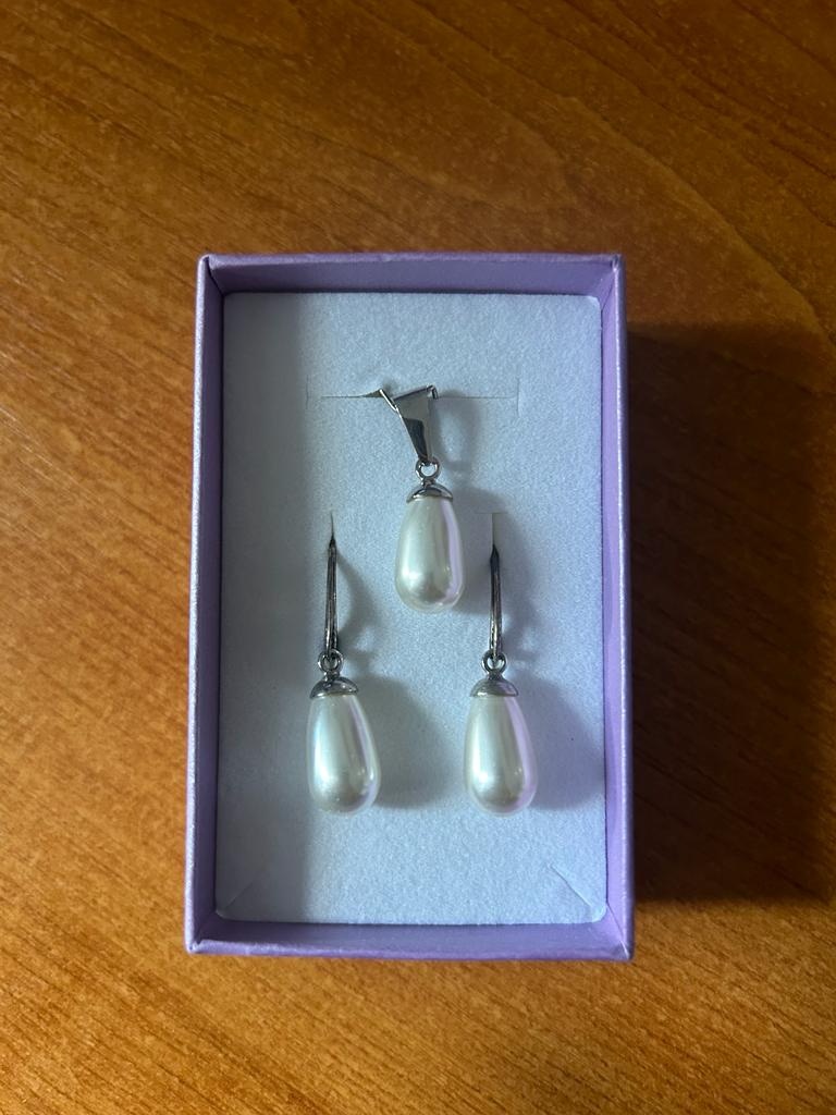 Stieborné náušnice s perlou a príveskom