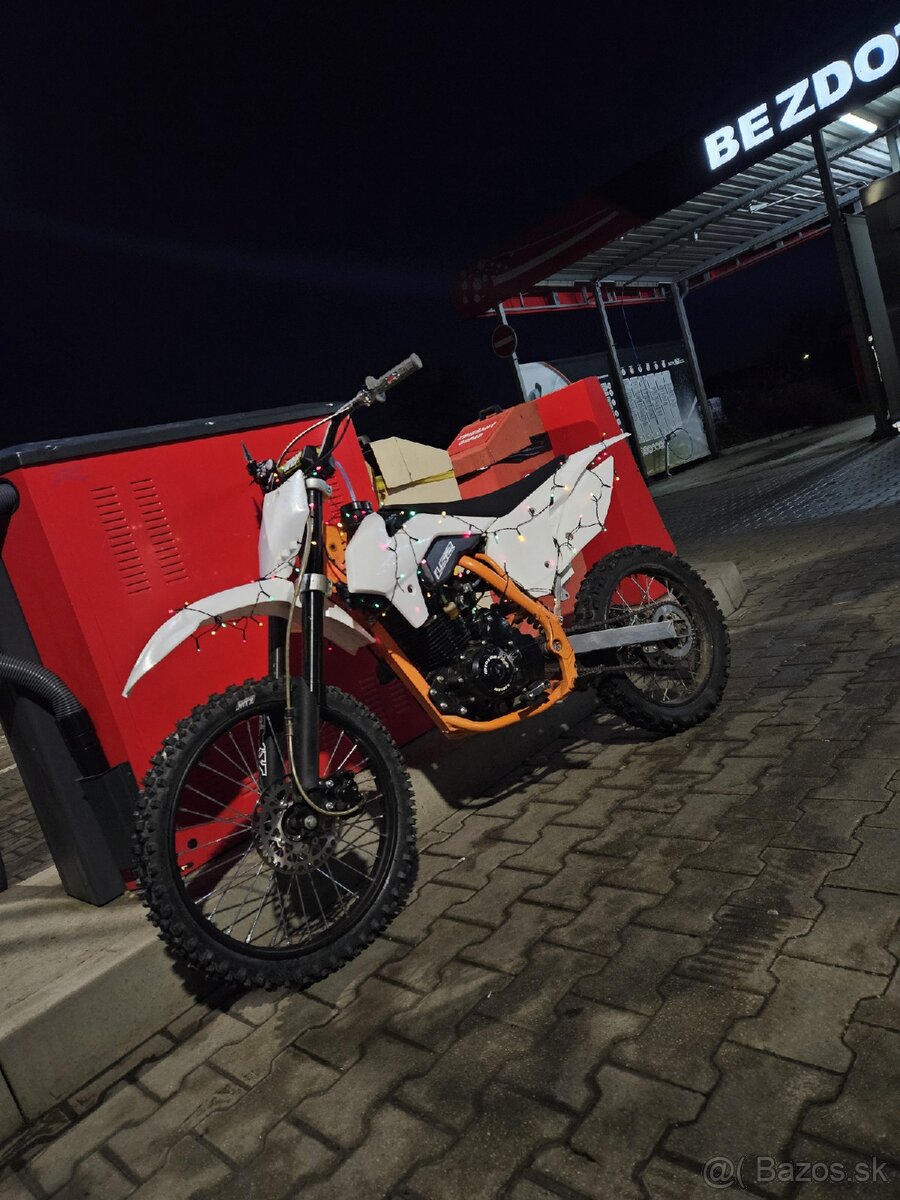 Predám motorku Pitbike minirocket hurricane 150