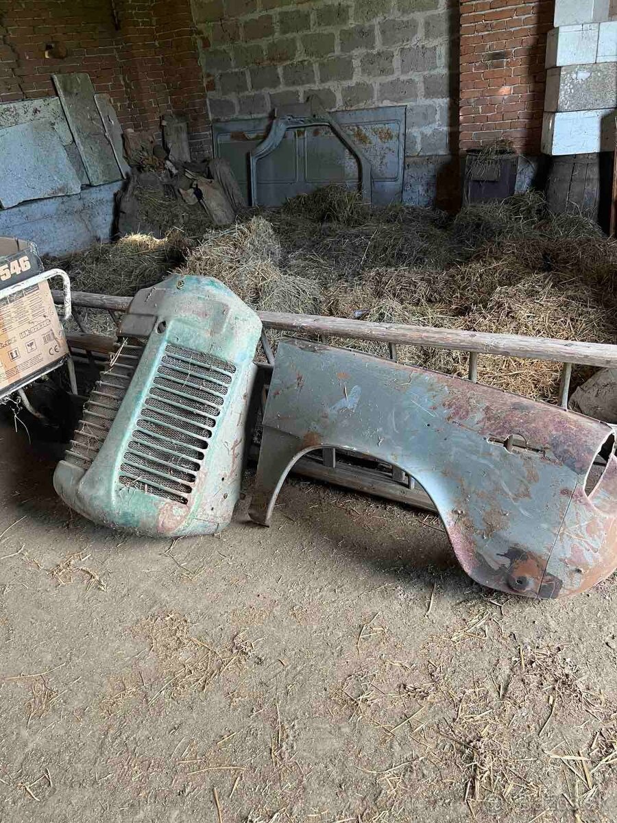 Maska Zetor Super 50, blatník Škoda 1000