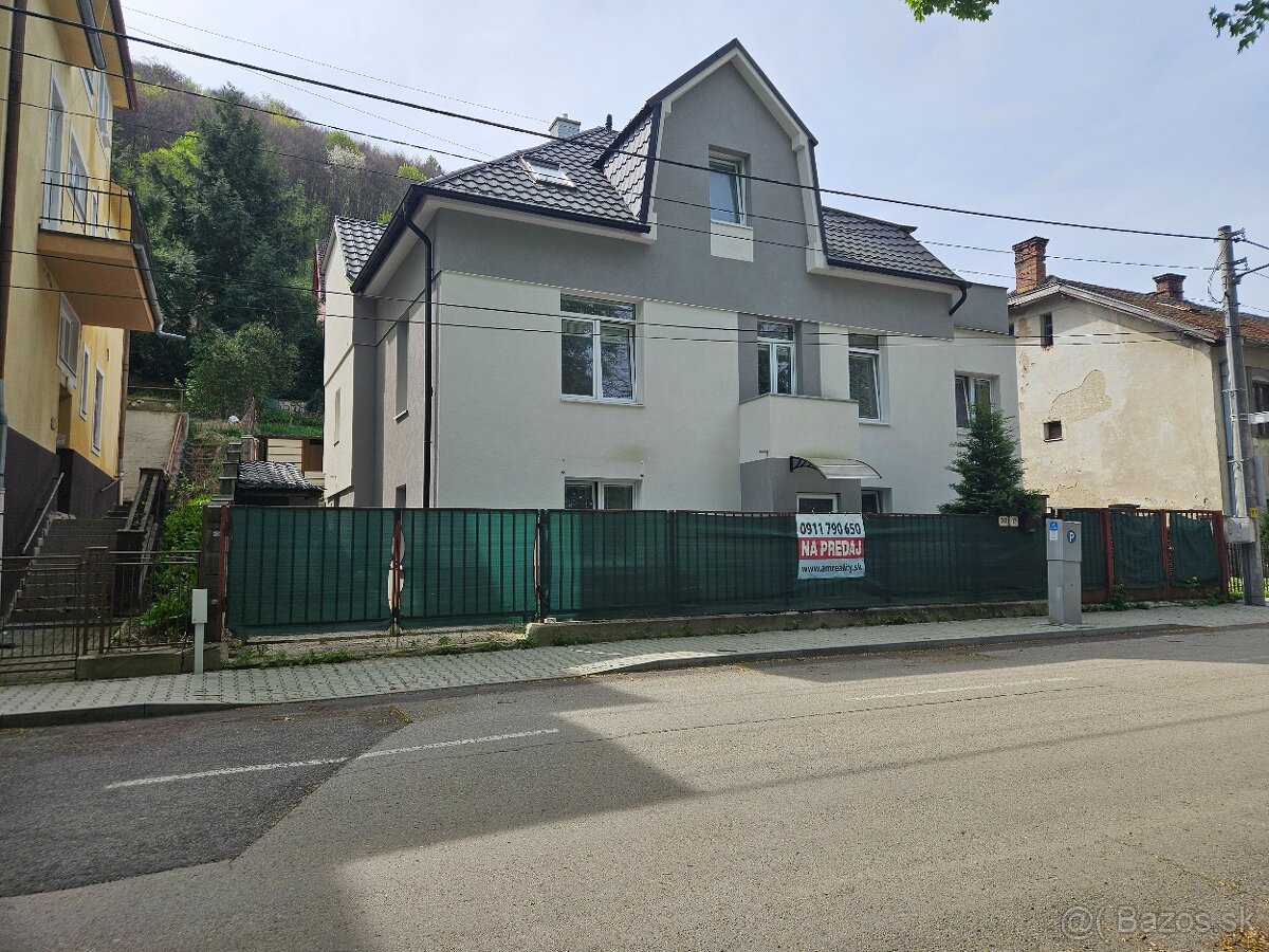Investičná budova v kúpeľnom meste Trenčianske Teplice