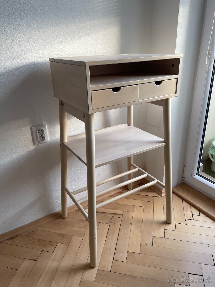Stolík Knotten