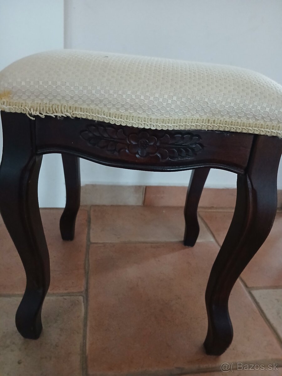 Stolička/taburetka drevo