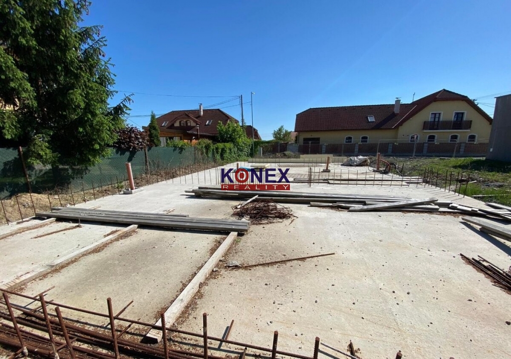 REZERVOVANÉ Stavebný pozemok priamo v centre Sobraniec