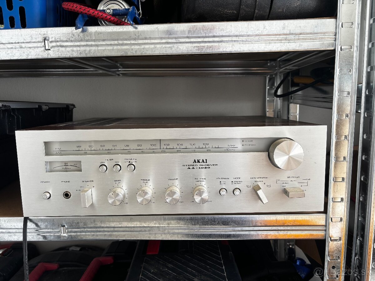 retro STEREO Receiver/Zosilovač AKAI AA-1020