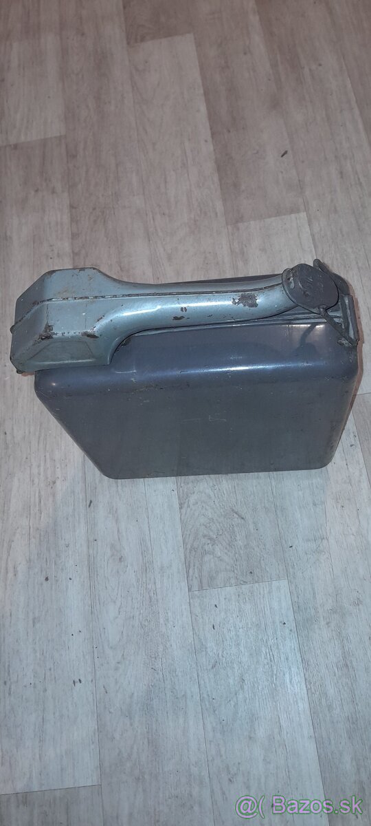 Kanister na pohonné hmoty