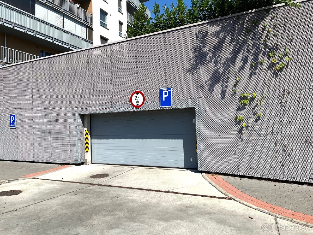 Garážové státie 17m2 Dúbravka