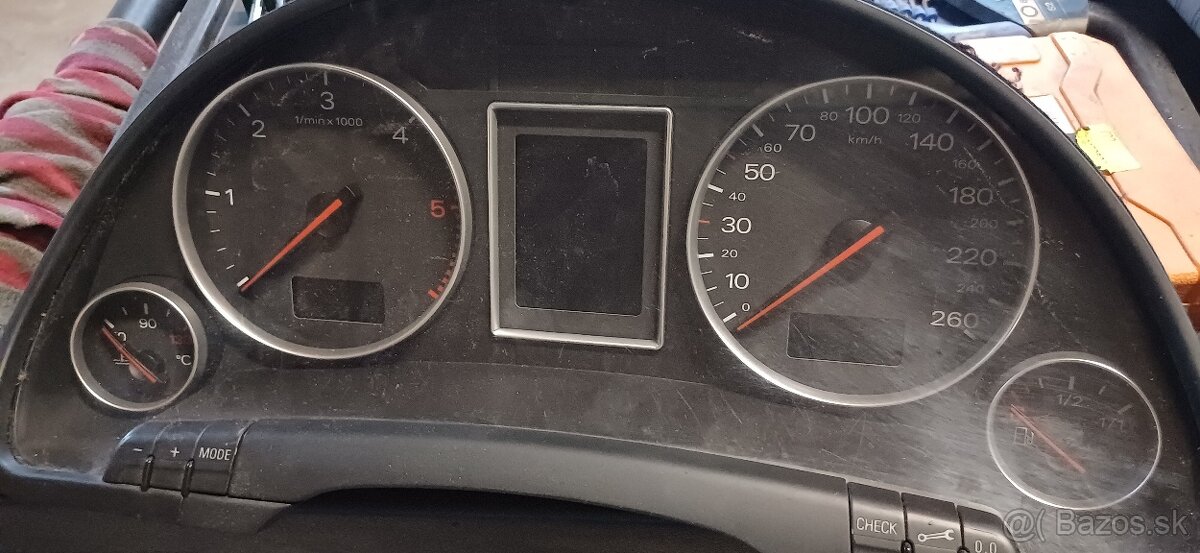 Audi a4 b6 2.5 budiky