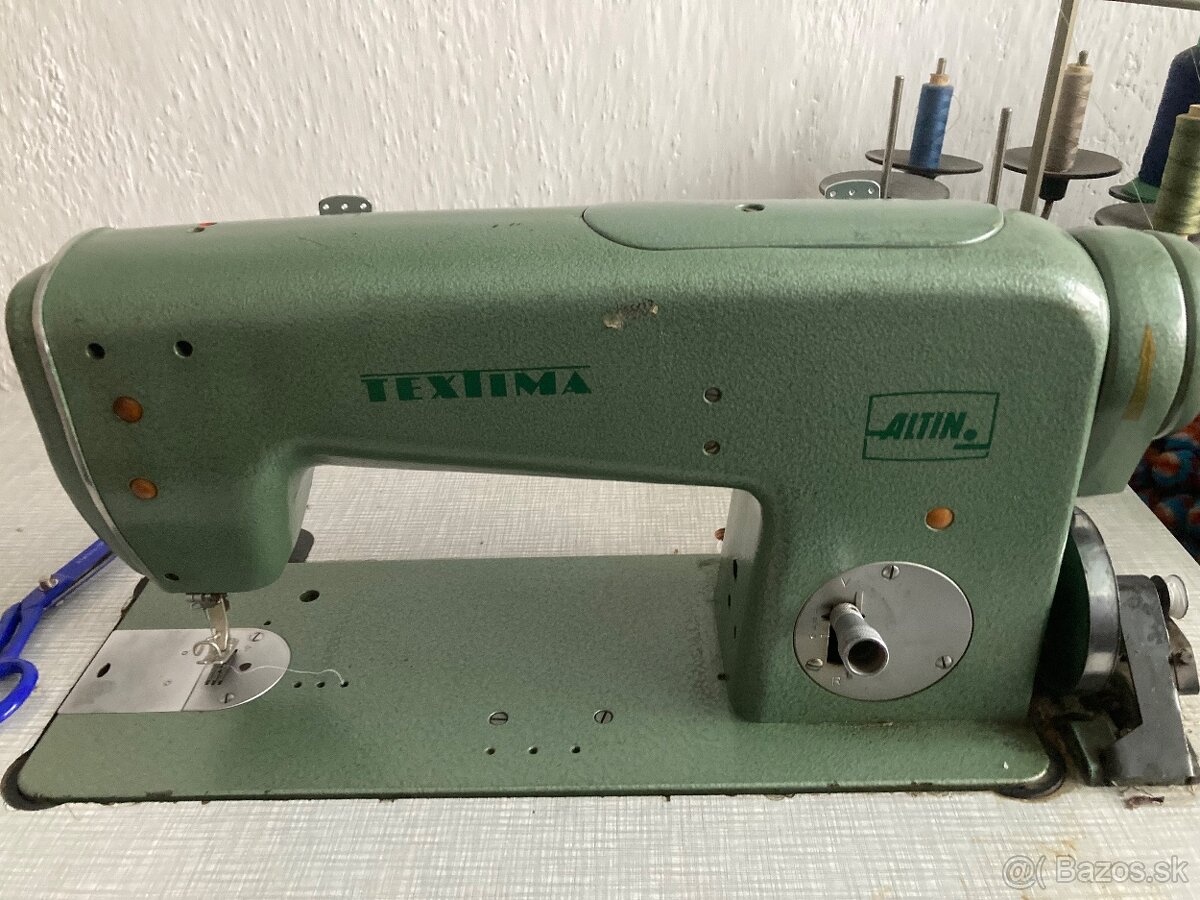 Priemyselný šijací stroj