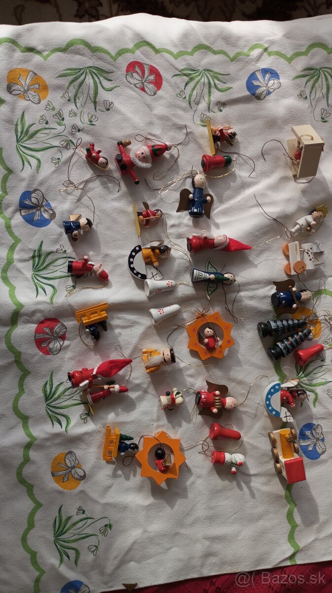 Staré vianočné ozdoby.