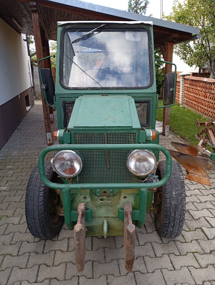 Malotraktor domácej výroby s príslušenstvom