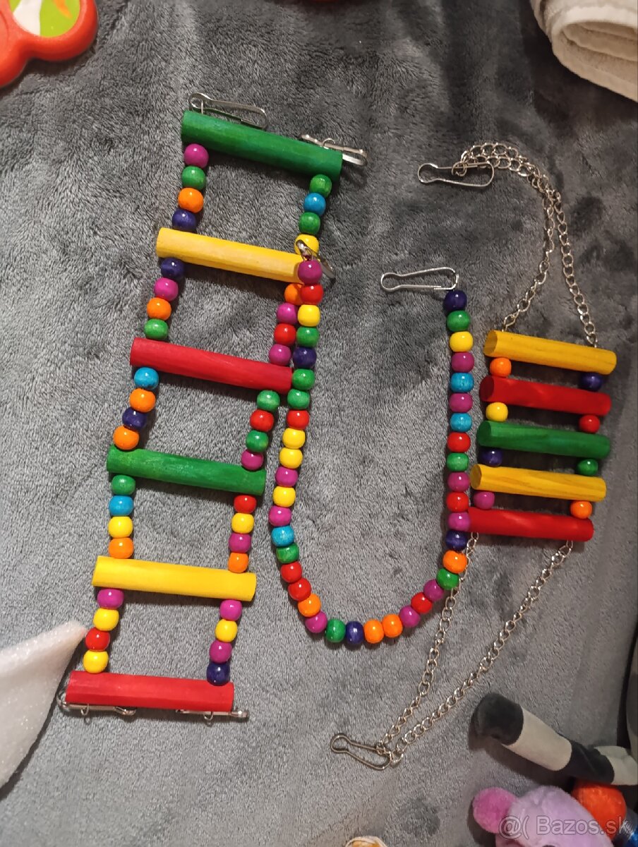 Predám nové hračky pre papagáje.