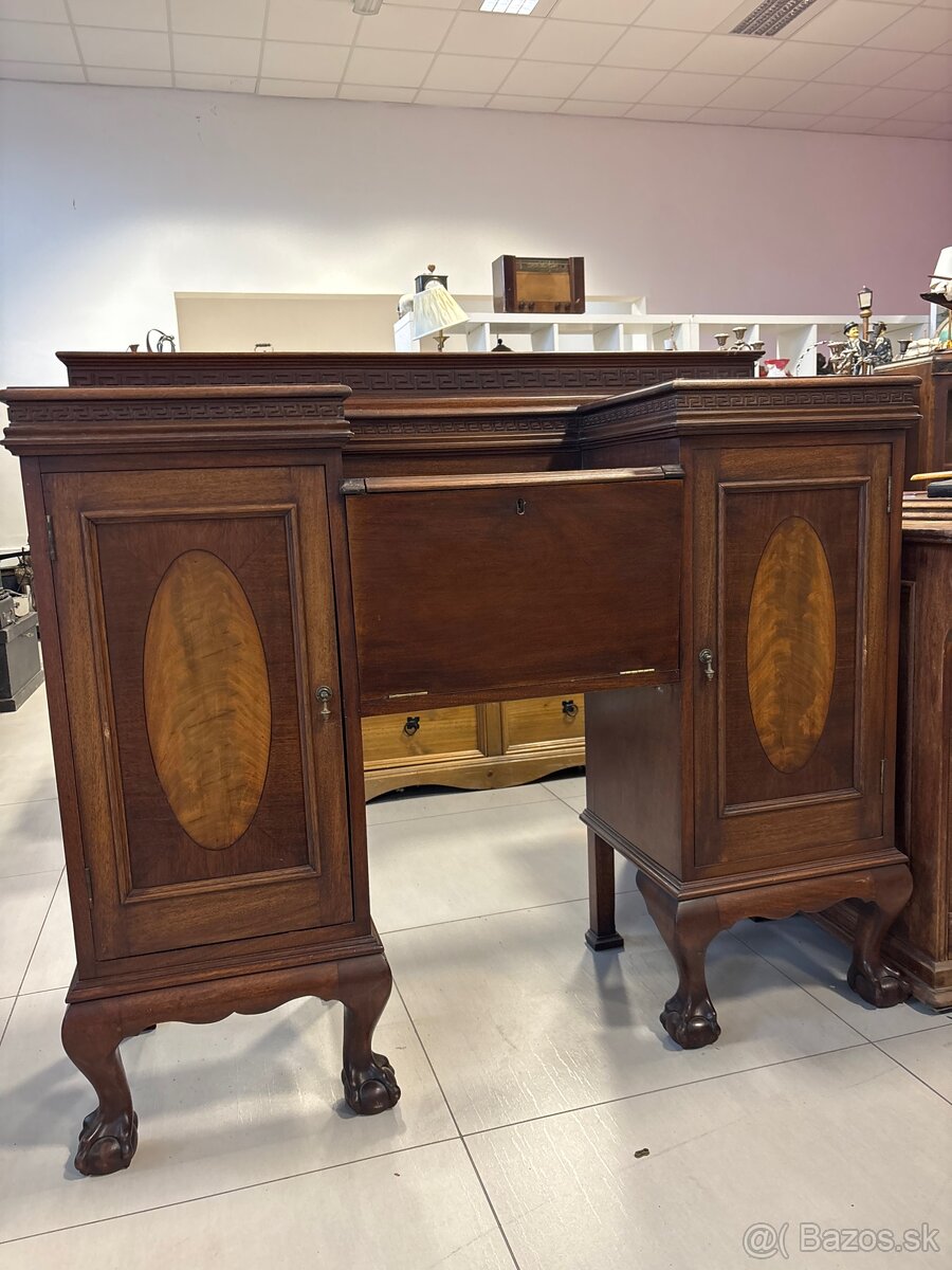 Barokový antický kabinet (bar)