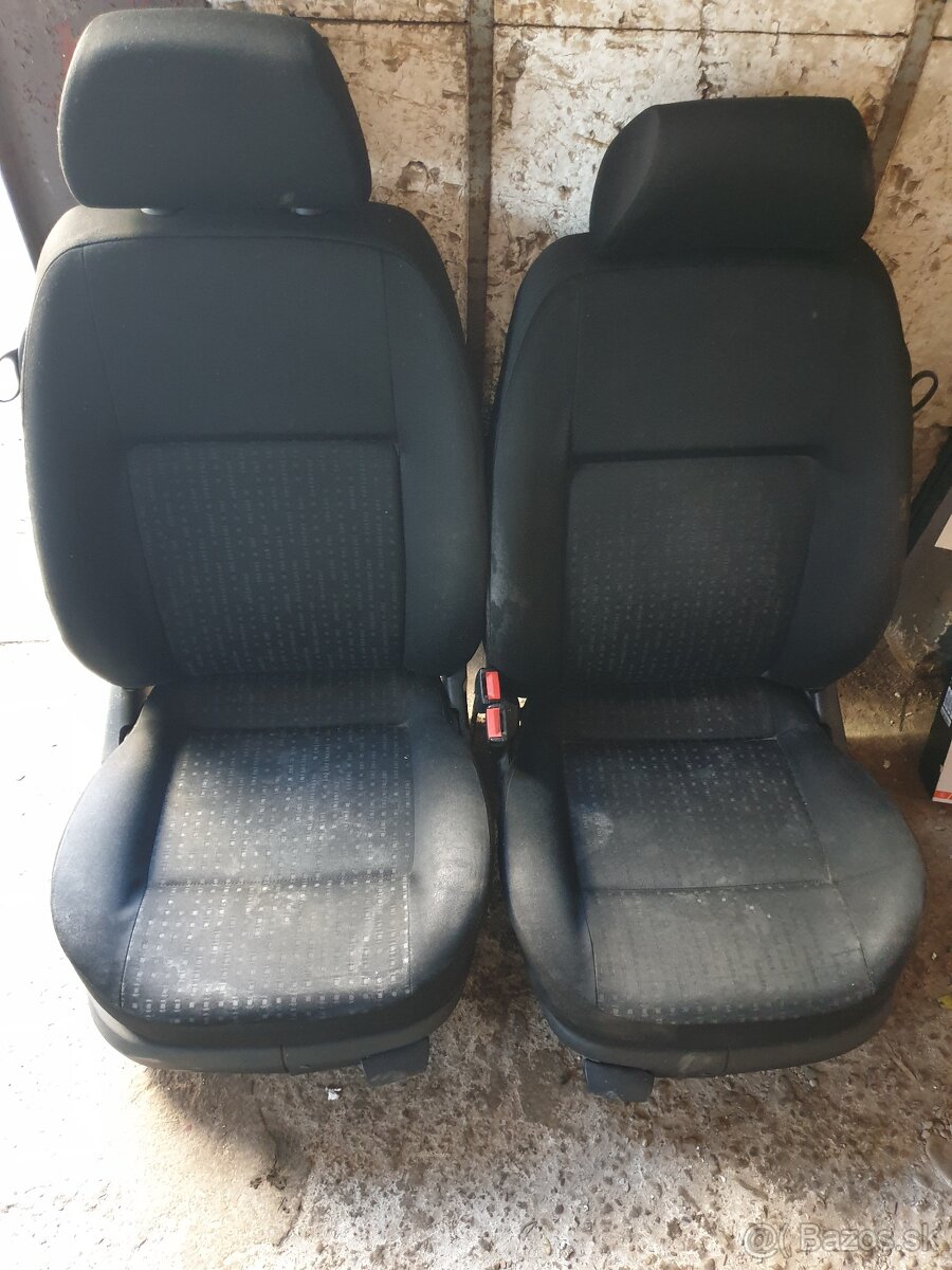 Predam predne sedačky Golf 4 3 dver