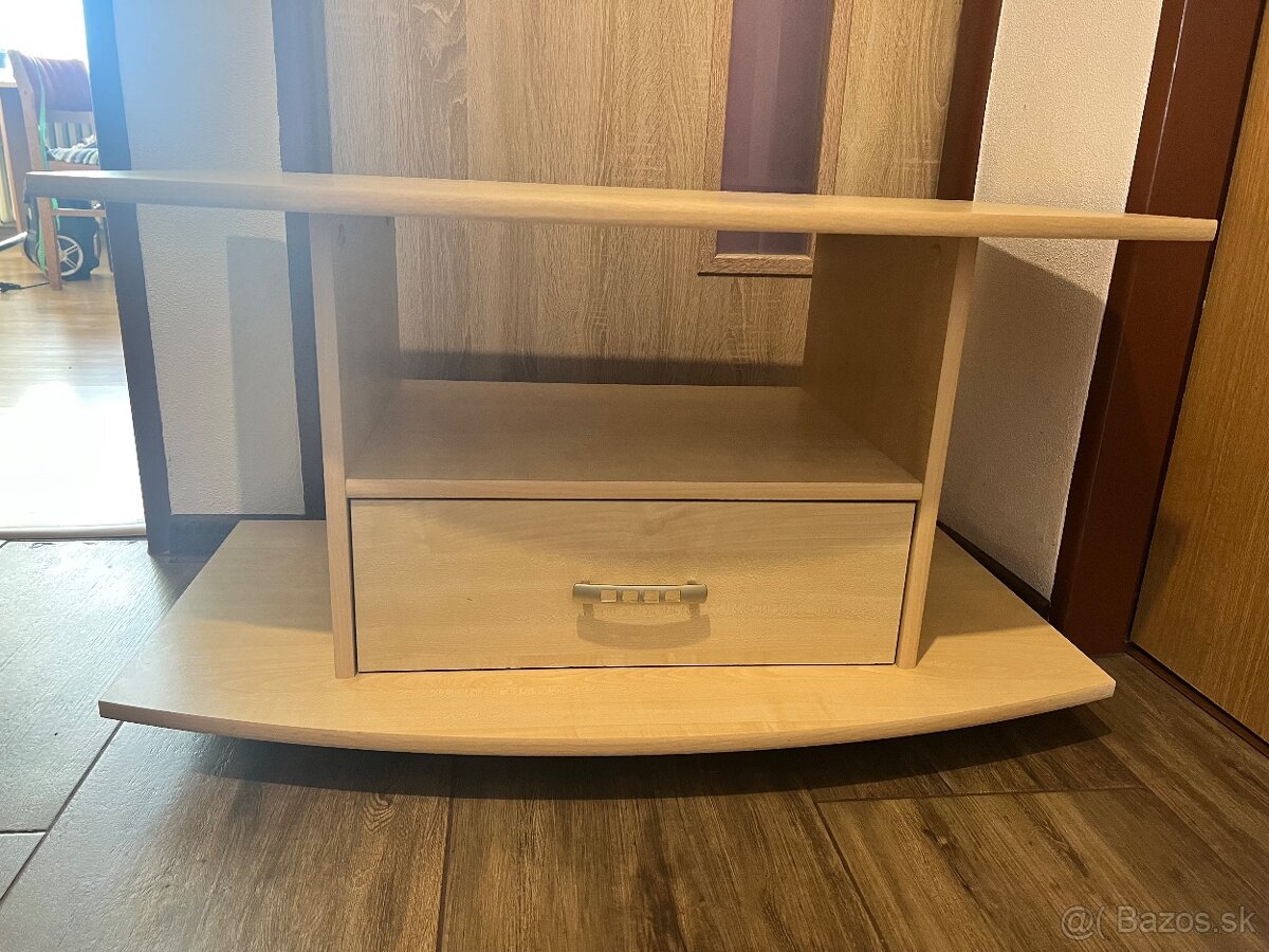 Stolík pod Tv