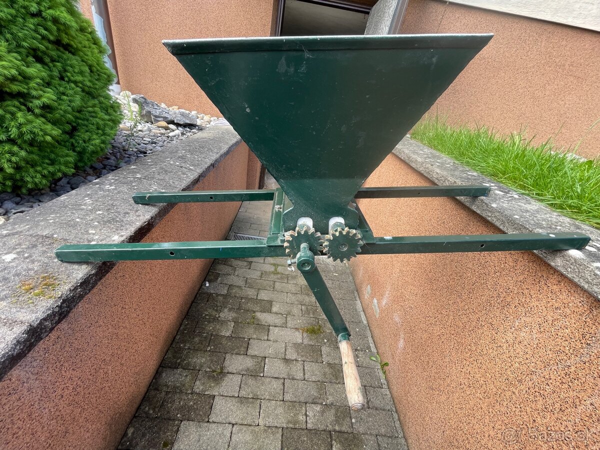 Mlynček na hrozno
