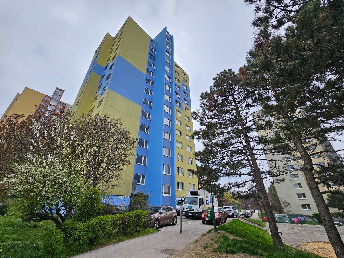 3 izbový byt v Dúbravke - pôvodný stav