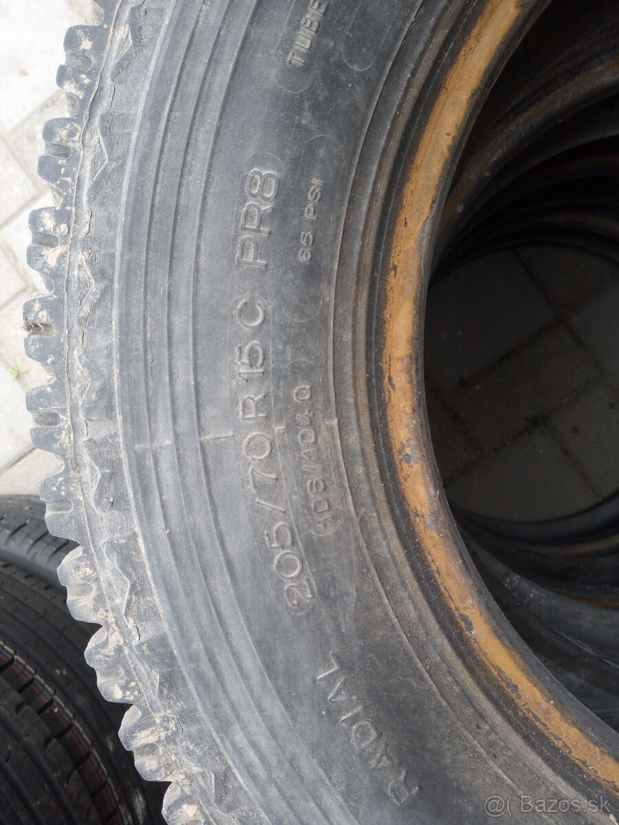 205/70 r15c