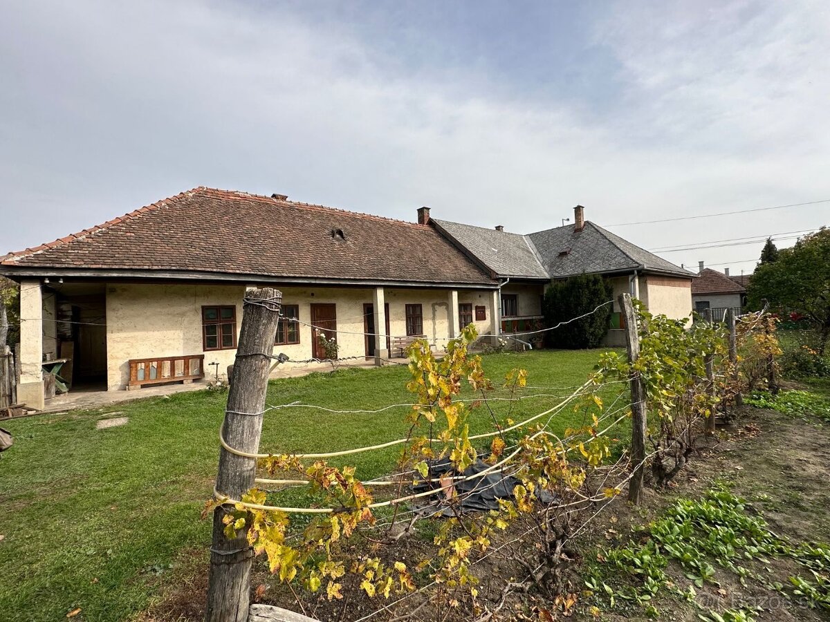 MAĎARSKO - ENCS SUPER DVOJGENERAČNÝ DOM S ROZLOHOU 120 M2 +