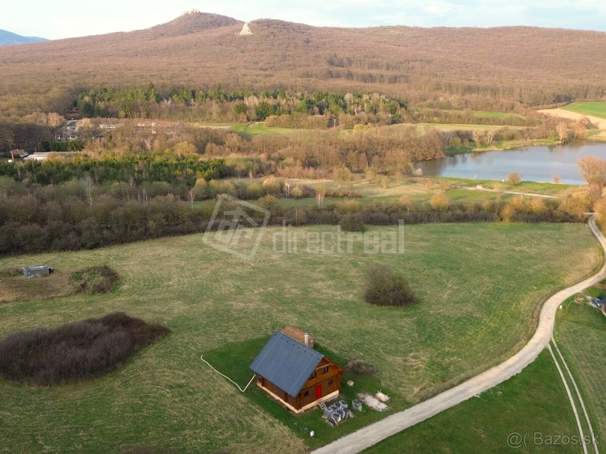 Panoramatický rodinný dom z guľatiny v Jelenci v štá…