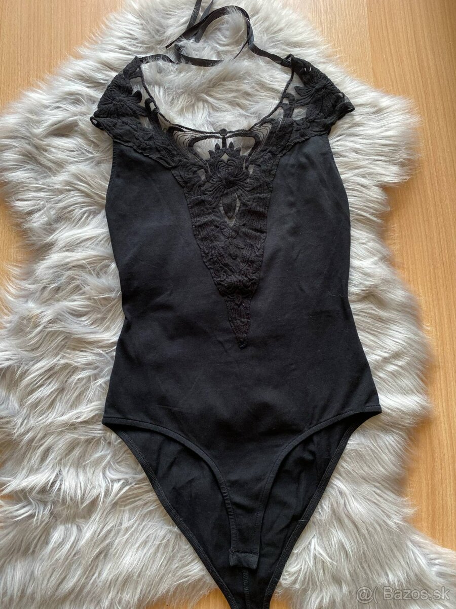 3x čierne body