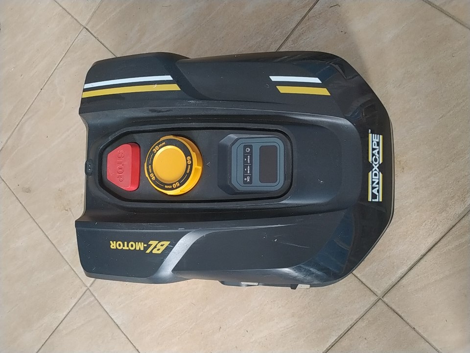 ...Robotická kosačka - LandXcape LX790...