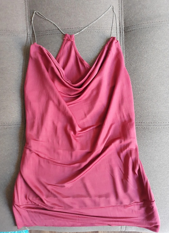 Elegantny bordovy top