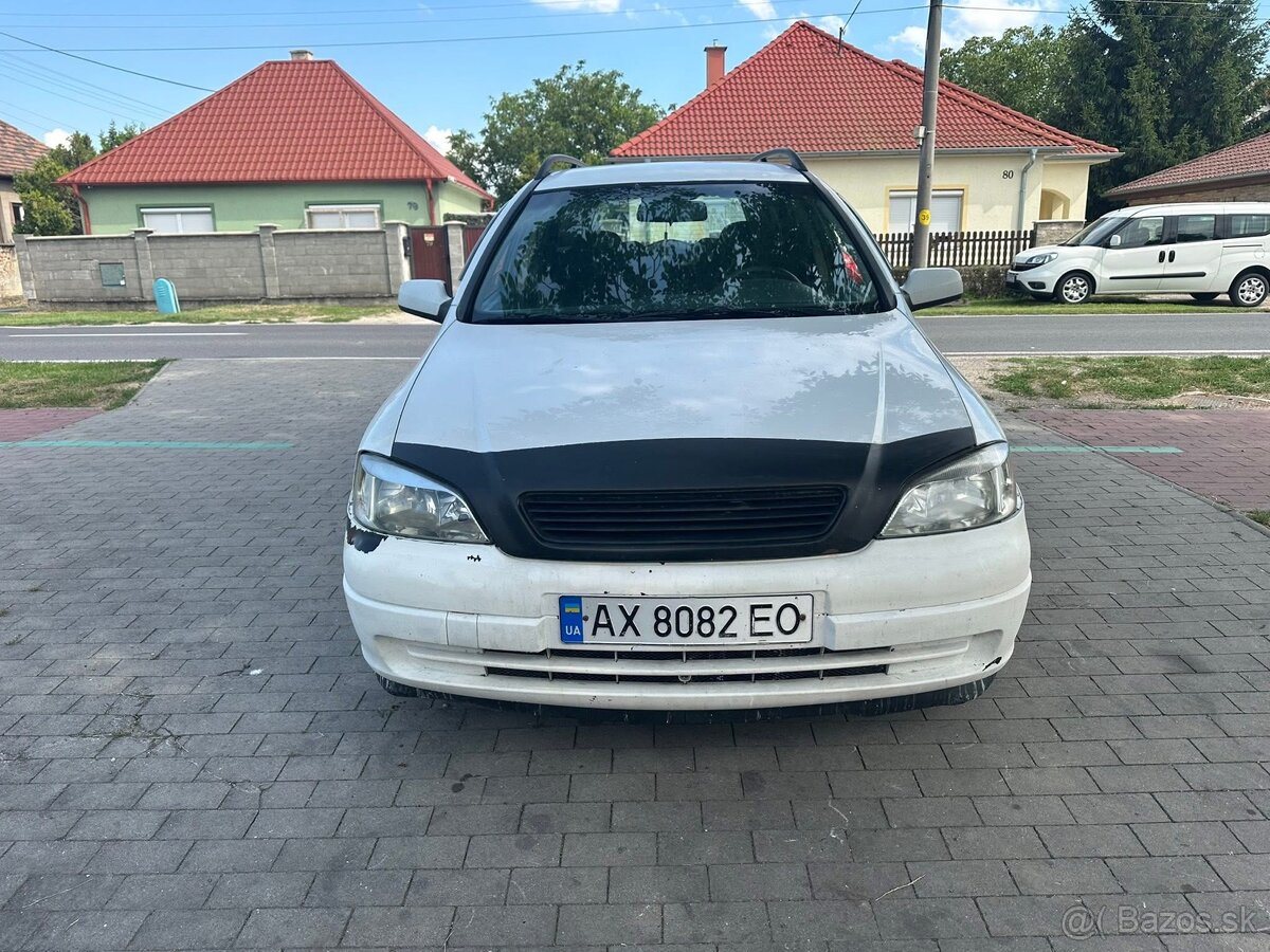 Продам Opel Astra, на полном ходу, двигатель 1.4 бензин,
