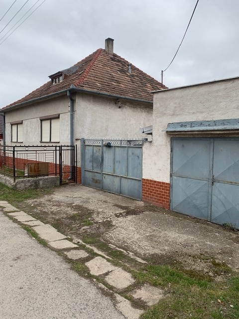 PREDAJ rodinného domu s rozsiahlym pozemkom Sereď