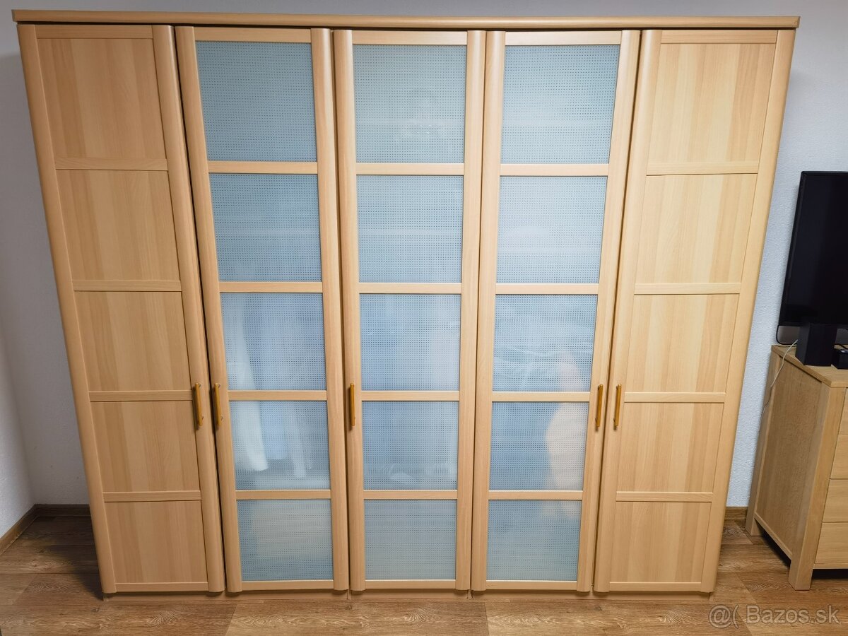 Šatníková skriňa