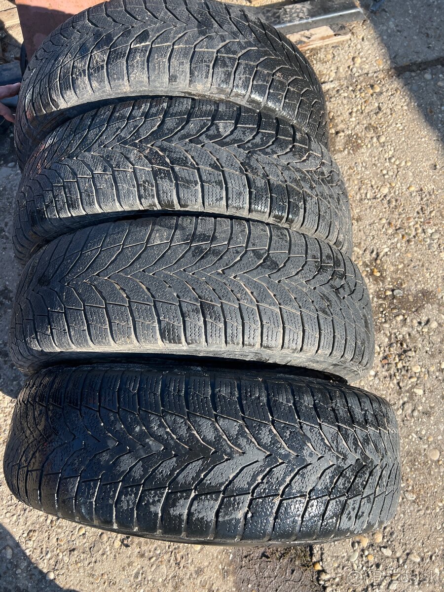 Predam zimne pneumatiky 235/70 R16