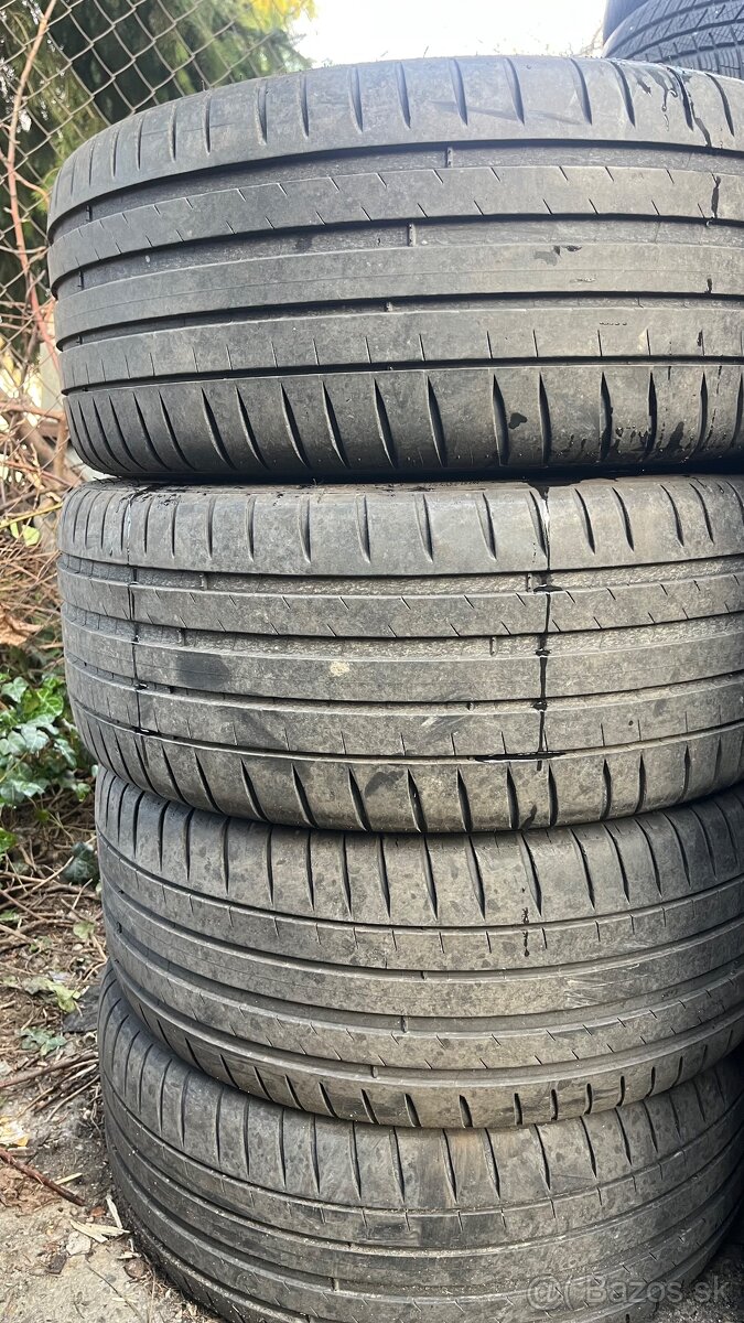 225/40R18 Letne