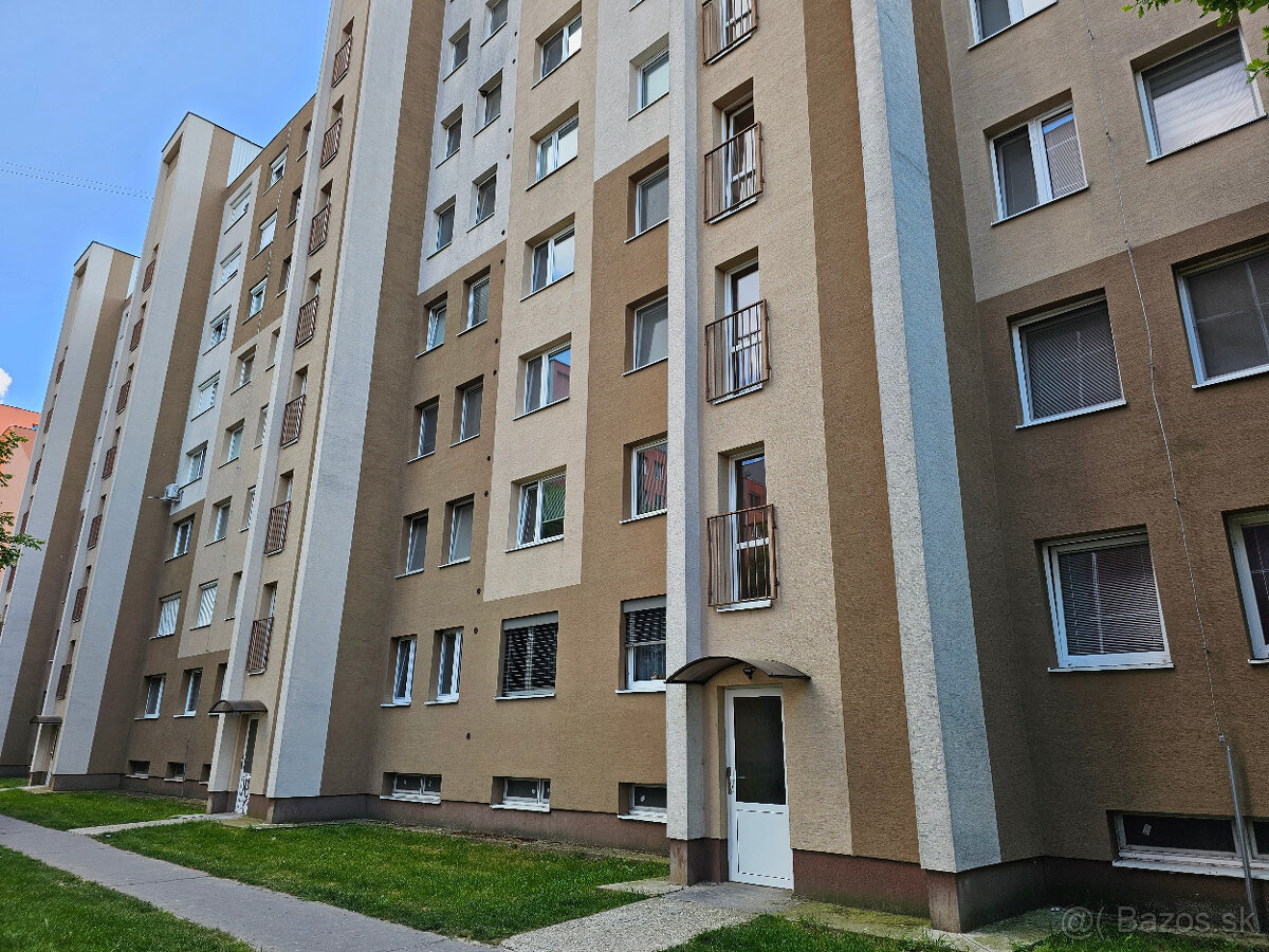 Priestranný 3 izbový byt s loggiou za super cenu, kúpou voľn