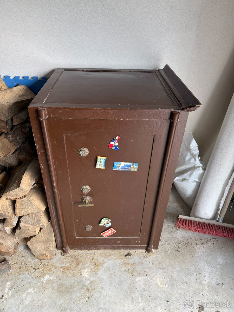 Starožitný trezor na predaj